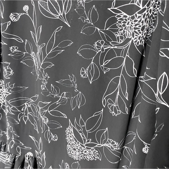 Lila Rose Black W White Floral Print Long Sleeve Ruffle Hem Mini Dress 6 - Picture 14 of 16